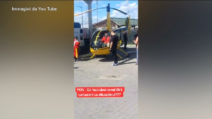 Romania, elicottero fa rifornimento a stazione di servizio