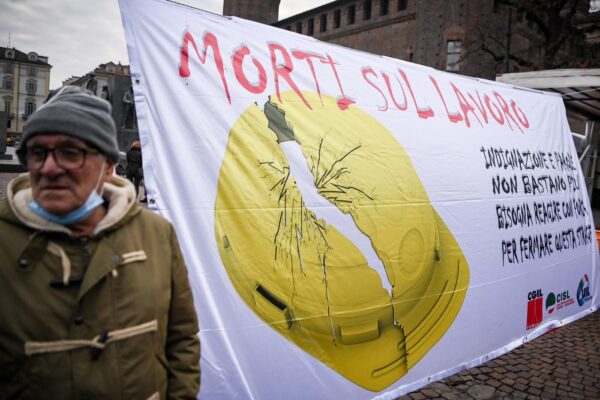 Torino, Presidio Sindacati per i morti sul lavoro
