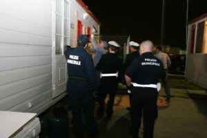 Controllo a sorpresa presso il campo nomadi di via di Salone da parte della polizia municipale guidata dal comandante Antonio Di Maggio