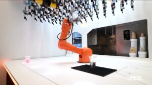 Torino, inaugurato il bar Shaker: il primo locale robotico in Italia