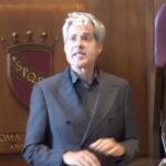 Roma, Baglioni scherza con Gualtieri: “Presto un nostro tour chitarra e voce”