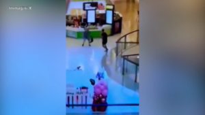 Attacco Australia, il video dell’aggressore nel centro commerciale di Sydney