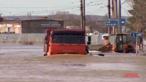 Inondazioni in Russia, continua a salire il livello dell’acqua