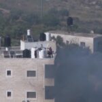 Cisgiordania, coloni attaccano villaggi palestinesi dopo uccisione ragazzo israeliano