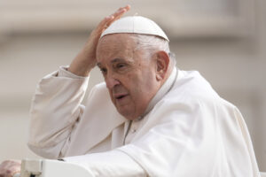 Papa Francesco durante l'udienza generale del mercoledi in Vaticano.