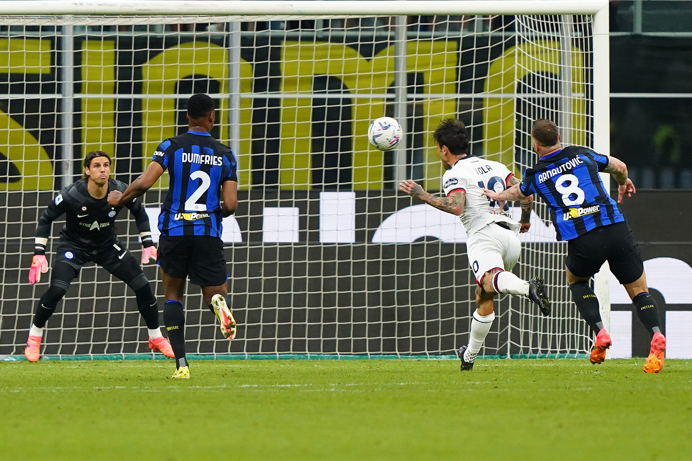 Inter-Cagliari 2-2, Ranieri rallenta la corsa dei nerazzurri Inter-Cagliari 2-2, Ranieri rallenta la corsa dei nerazzurri