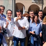 Lega, Salvini alla festa per i 40 anni canta “Italo disco”