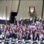Israele, Parlamento iraniano celebra attacco