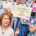 Aborto, ok alle associazioni pro-vita nei consultori. M5S: “Attacco ai diritti della donna”