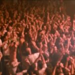 Cosmo, show travolgente a Milano senza telefonini in mano