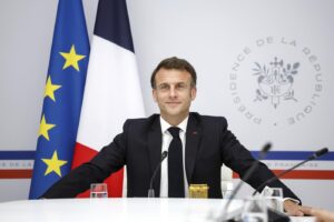 Attacco Iran, Macron: “Francia intervenuta a difesa Israele, evitare escalation”