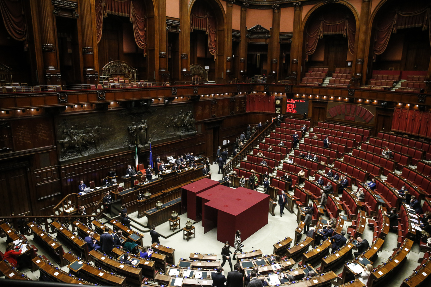 Def, ok del Parlamento a risoluzioni di maggioranza