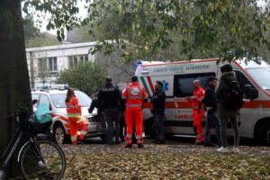 Paura in metro a Milano, brusca frenata di un convoglio: feriti