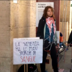 Gaza, studentesse si incatenano alla Sapienza: “Stop a complicità con filiera guerra”