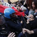 Gaza, tensione al corteo alla Sapienza: alcuni poliziotti feriti. Due arresti