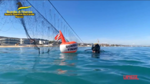 Abruzzo, GdF sequestra oltre 3mila metri di reti da pesca posizionate abusivamente