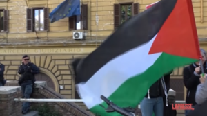 Roma, protesta a sostegno dei detenuti palestinesi davanti a Regina Coeli
