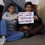 La Sapienza, studenti incatenati e in sciopero della fame