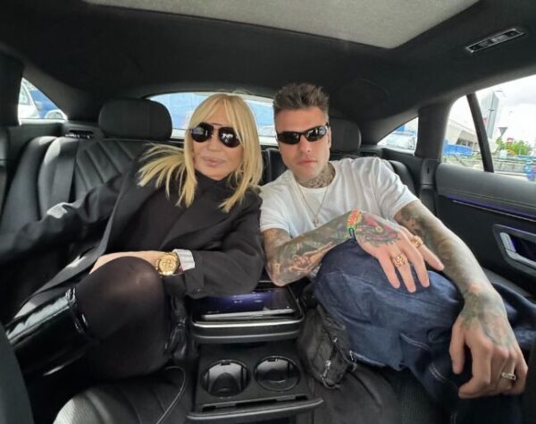 Fedez, dal Coachella alla Design Week con Donatella Versace