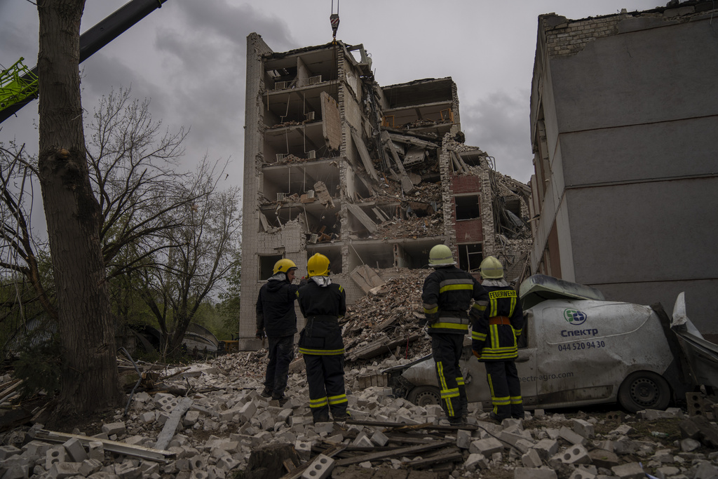 Ucraina, raid russo su Chernihiv: strage di civili. Nuovo attacco a centrale Zaporizhzhia
