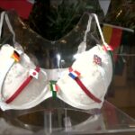 Capri, in vetrina il reggiseno targato G7