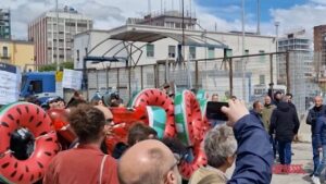 Napoli, tensione con la Polizia alla manifestazione anti G7 e pro Palestina