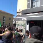 Clima, corteo Fridays For Future: striscione ‘Free Palestine-Climate justice’ su Kfc