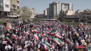 Teheran, manifestanti in piazza: “Morte a Israele”