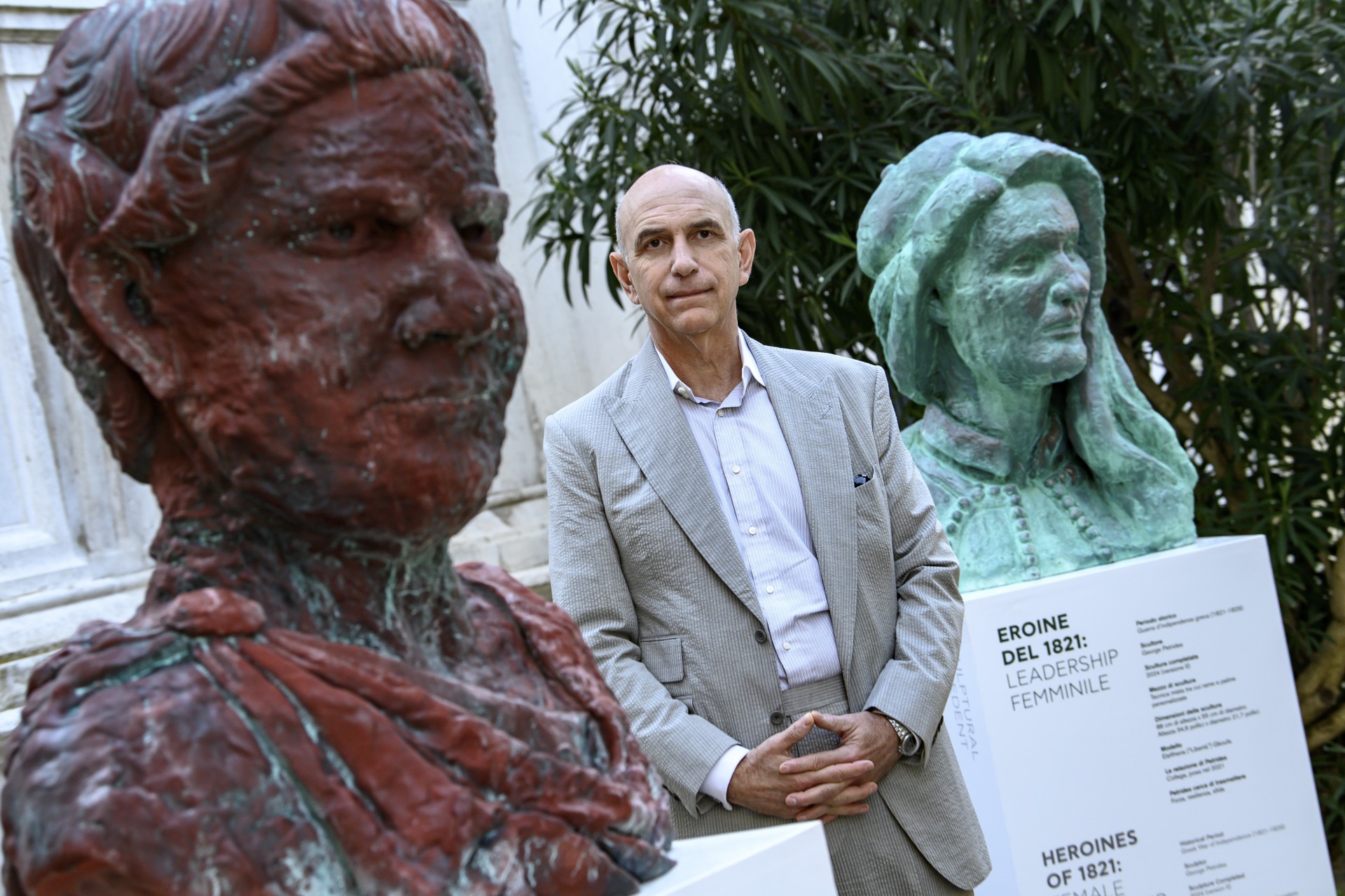 Arte, in viaggio con le ‘Teste Elleniche’ dello scultore George Petrides