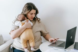 Lavoro, bonus mamme: Lega chiede estensione esonero contributi