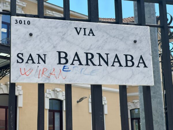 Milano, nuova scritta ‘W Iran’ nei pressi della Sinagoga