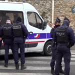 Parigi, asserragliato in consolato Iran: la polizia sul posto