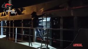 Napoli, nave carica di grano ucraino e sigarette contrabbando: 4 arresti