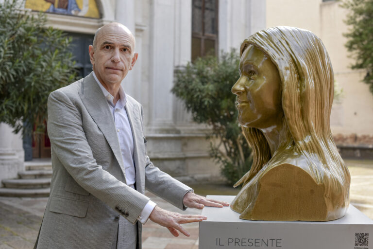 Venezia, le ‘Teste Elleniche’ dello scultore George Petrides: le foto