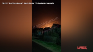 Droni ucraini sulla Russia, fiamme in un deposito di petrolio nella regione di Smolensk