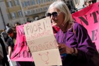 Roma - Protesta contro la presenza di esponenti delle organizzazioni pro-vita nei consultori famigliari