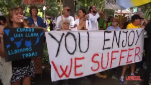 Canarie, le proteste contro il turismo “Insostenibile”