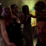 Victoria Beckham balla con le Spice Girls per i suoi 50 anni
