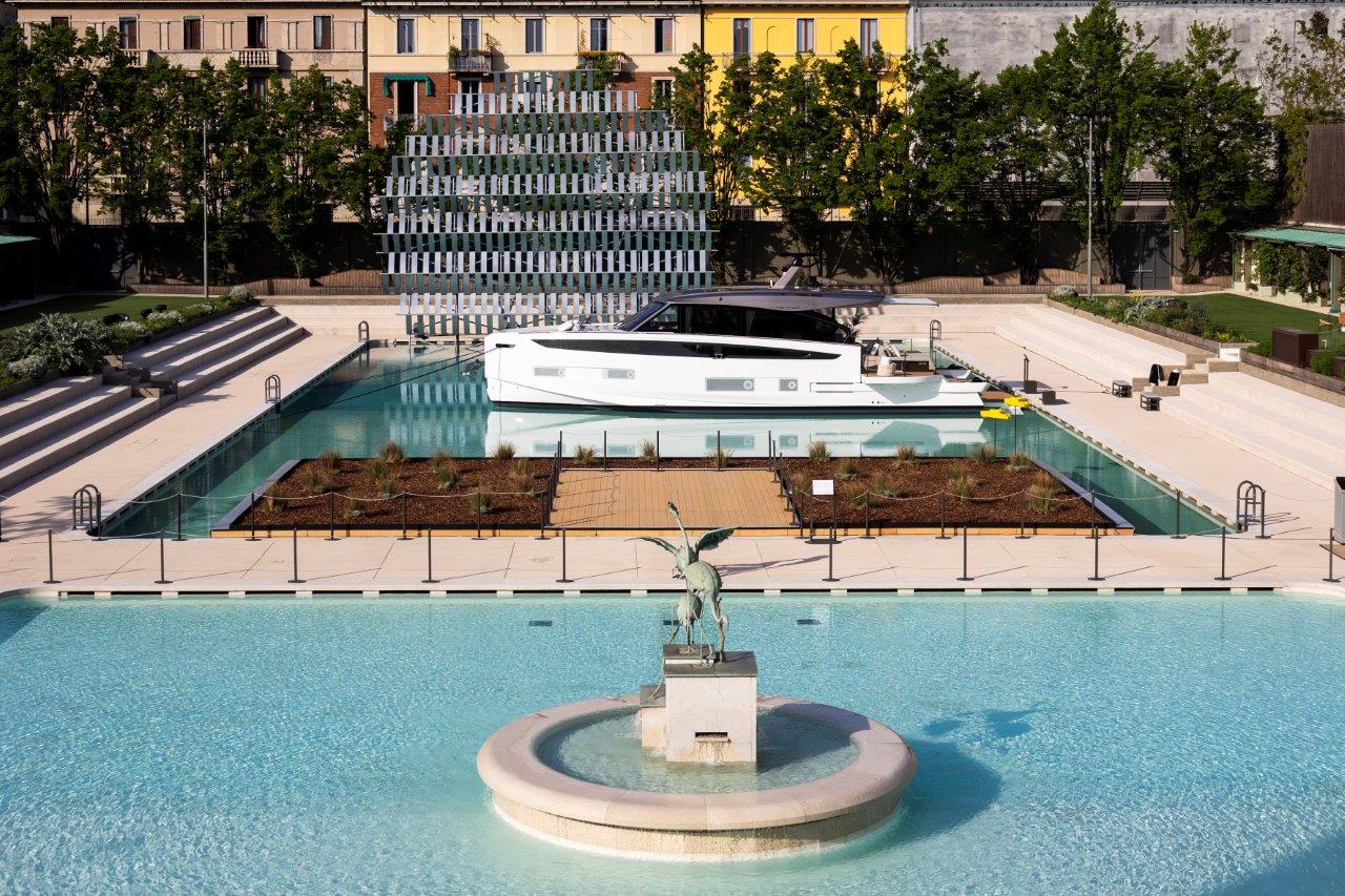 Fuori Salone, Azimut Yacht porta una barca ai Bagni Misteriosi