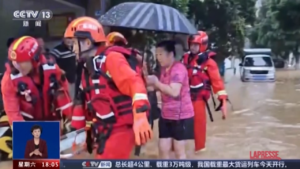 Maltempo in Cina, allagamenti nel Guangdong: residenti salvati con i gommoni