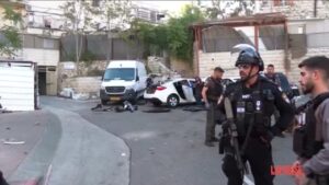 Gerusalemme, auto contro pedoni: arrestati due uomini