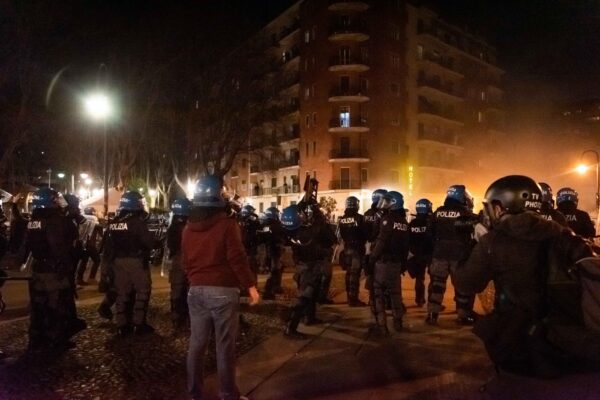 Caso Cospito, scontri a corteo Torino: 18 misure cautelari per anarco-insurrezionalisti