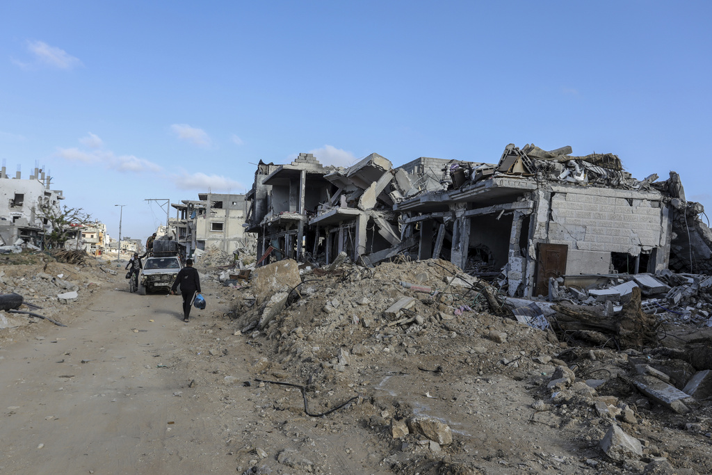 Gaza, sono 210 i corpi in fossa comune ospedale Nasser a Khan Younis