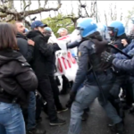 Torino, scontri tra studenti Pro-Palestina e poliziotti: manganellate e insulti