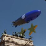Scudetto Inter, dirigibile nerazzurro con due stelle sorvola Milano