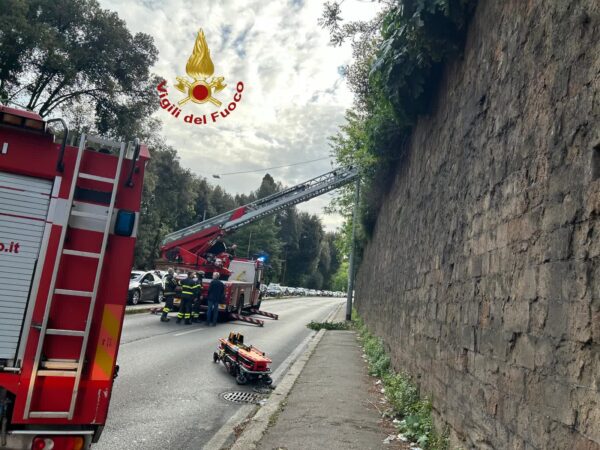 Roma, ragazza precipita dalla terrazza del Pincio