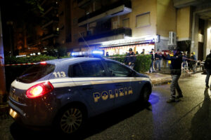 Roma, rapina con sparatoria in un bar-tabacchi