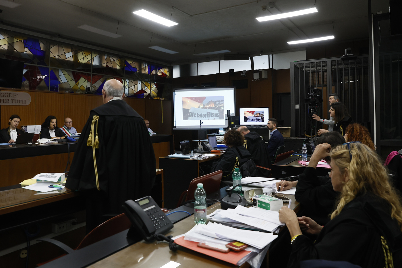 Caso Regeni, medico legale: “Giulio torturato con bastonate e bruciature”