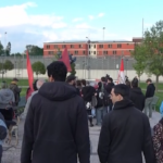Beccaria, manifestazione davanti al carcere in solidarietà con i detenuti: “Condizioni note da anni”