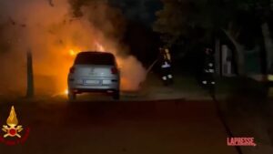 Olbia, nuovo incendio doloso: oltre 20 auto in fiamme in pochi mesi